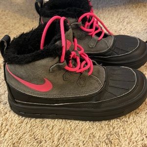 Nike snow boots
